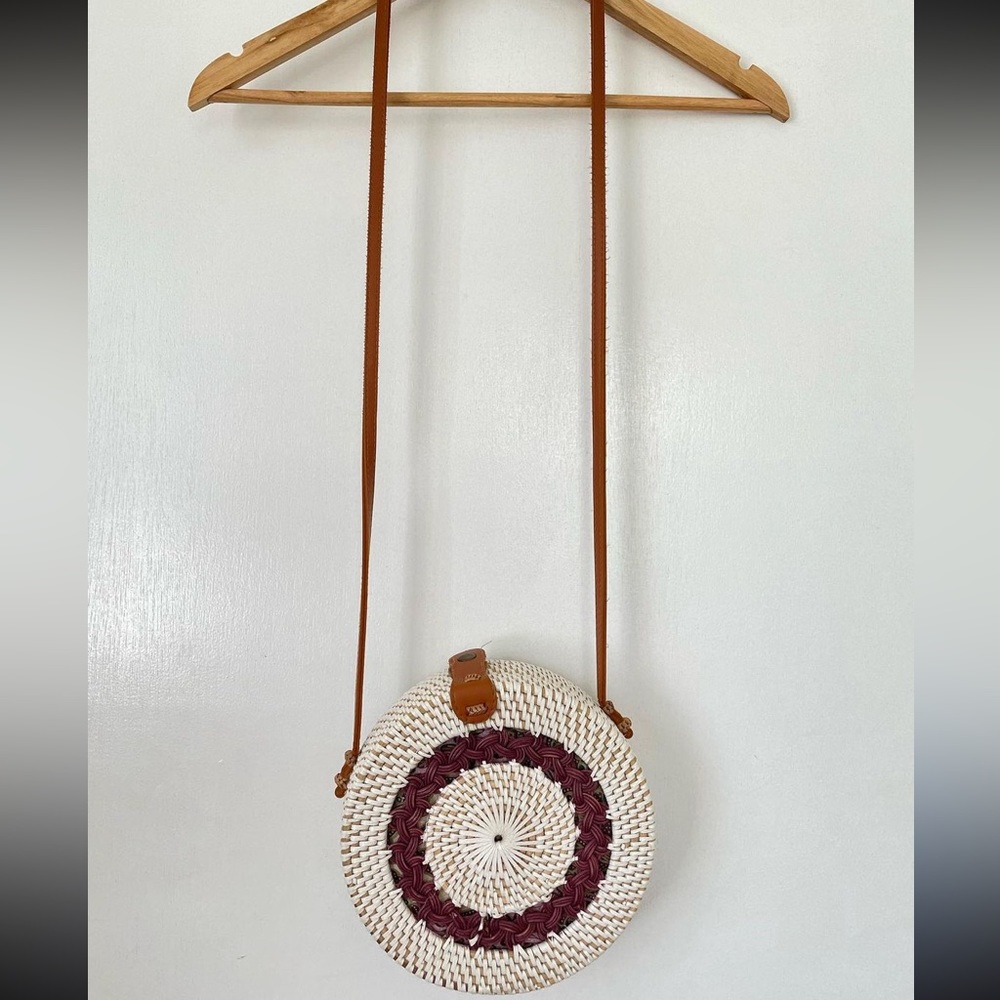 Handwoven Round Rattan bag - Picture 2 of 4
